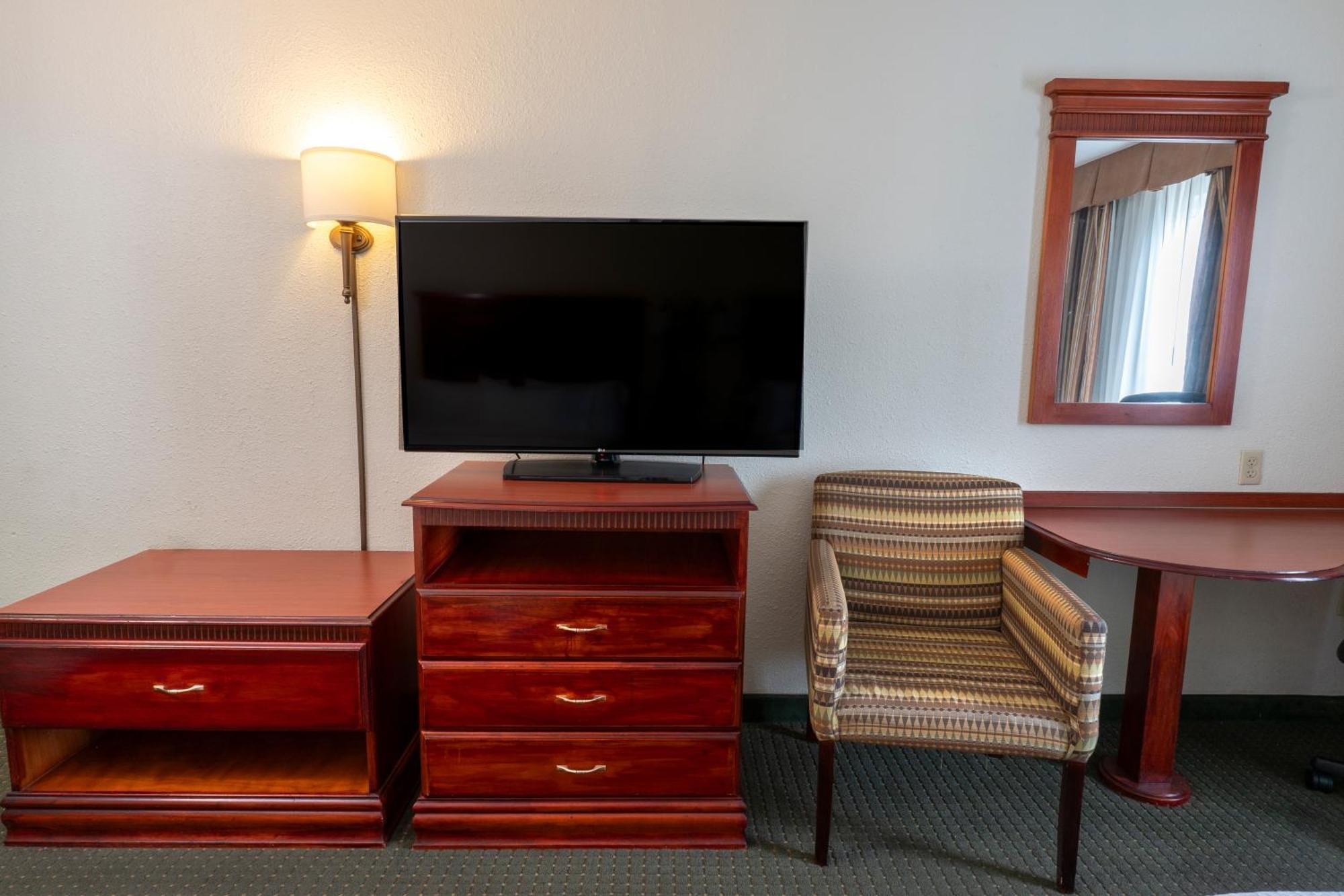 King Room with King Bed - Non-Smoking