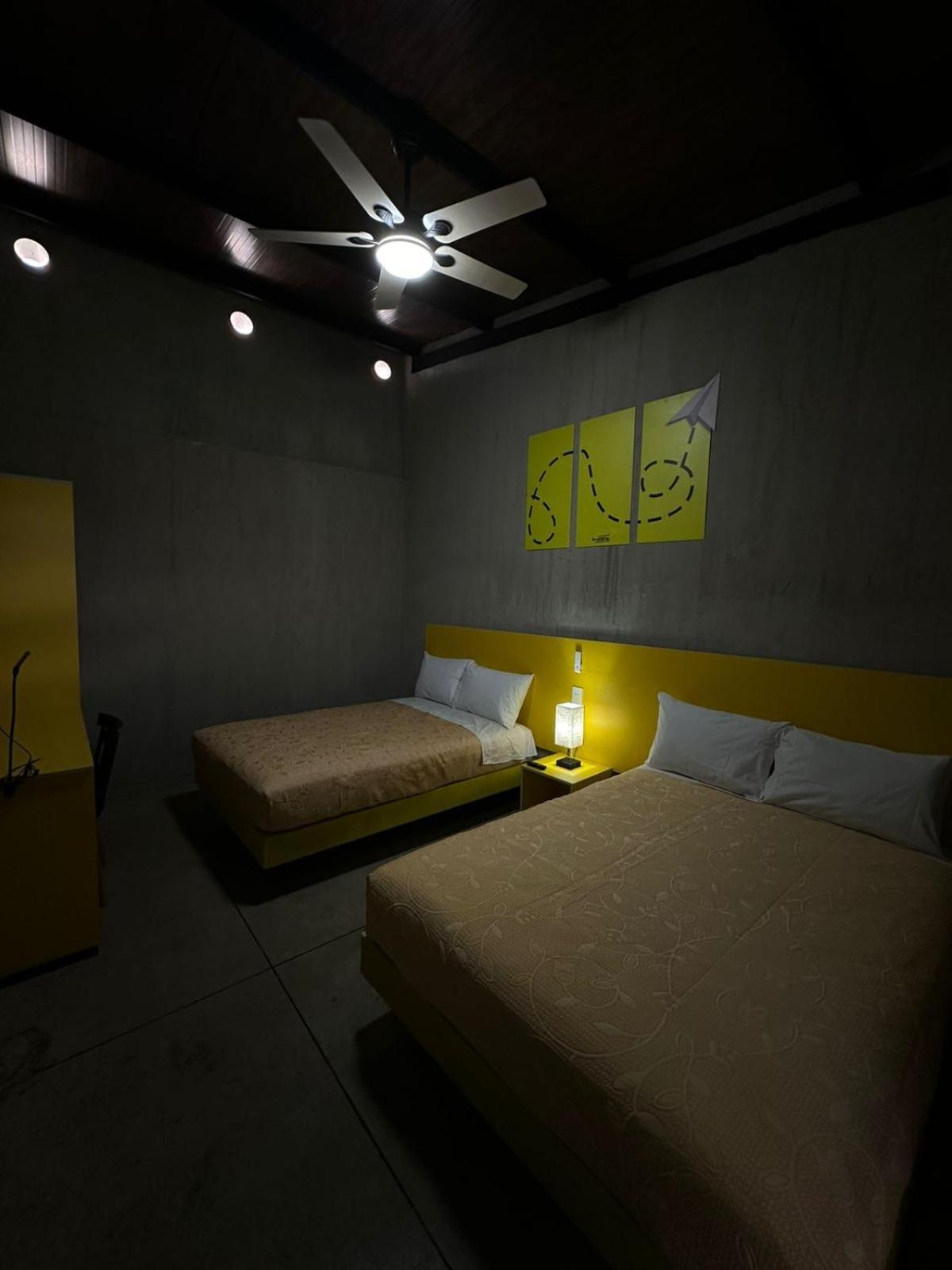 Habitación Cuádruple Económica con baño compartido
