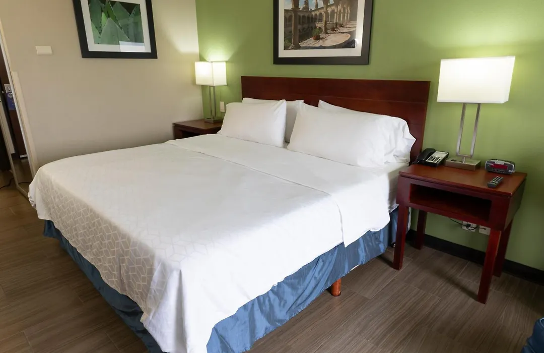 Holiday Inn Express Guadalajara Aeropuerto, an IHG Hotel-1