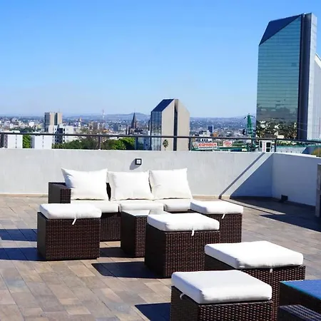 100Mb Apt With Rooftop & Swimming Pool-2