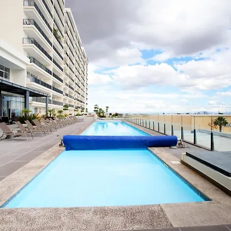 Realluxe Stylish Apartment With Pool And Gym-3